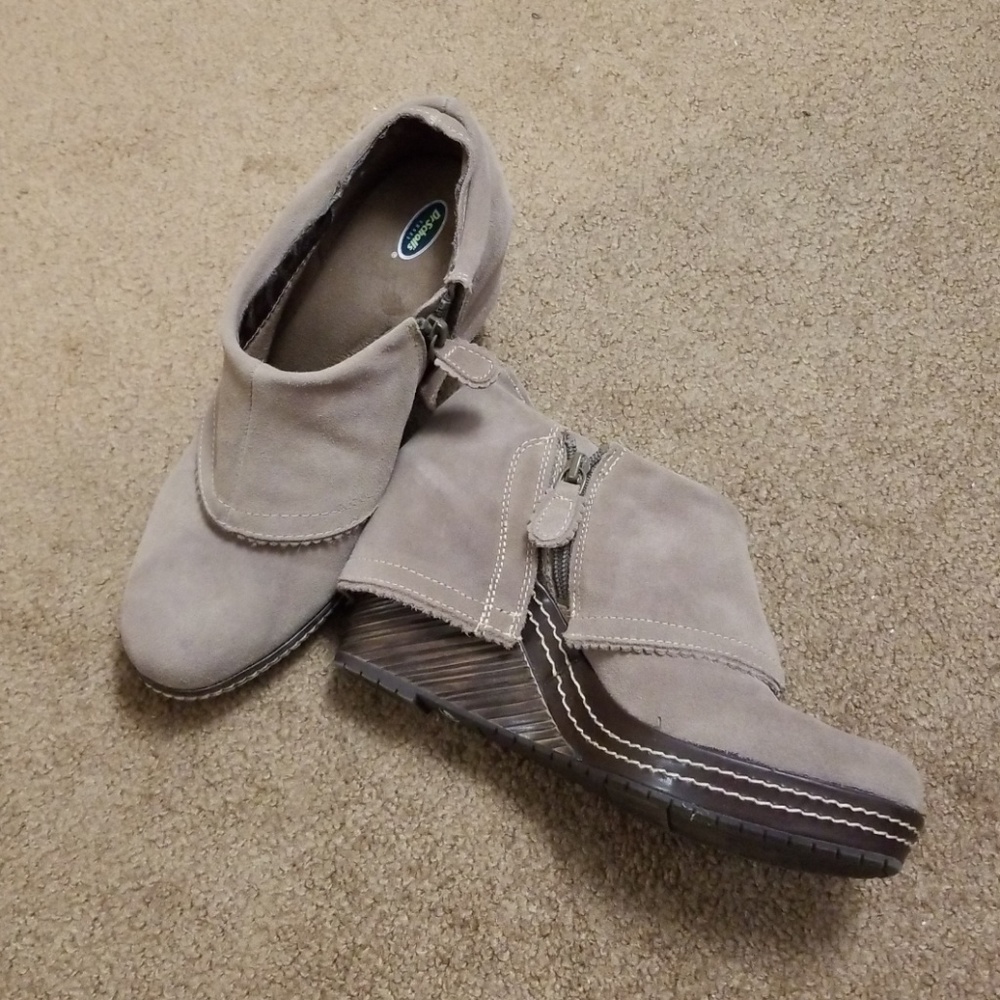 Dr. Scholls brown suede wedges